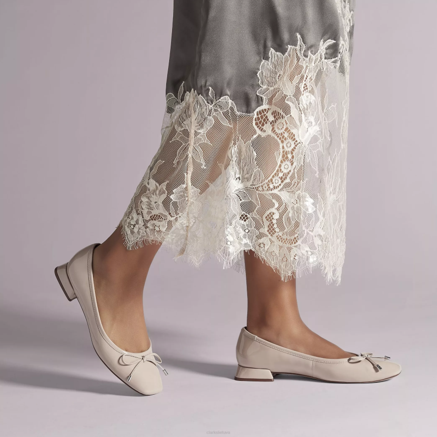 Clarks ubree 15 žingsnių H2XV258 smėlio patentas