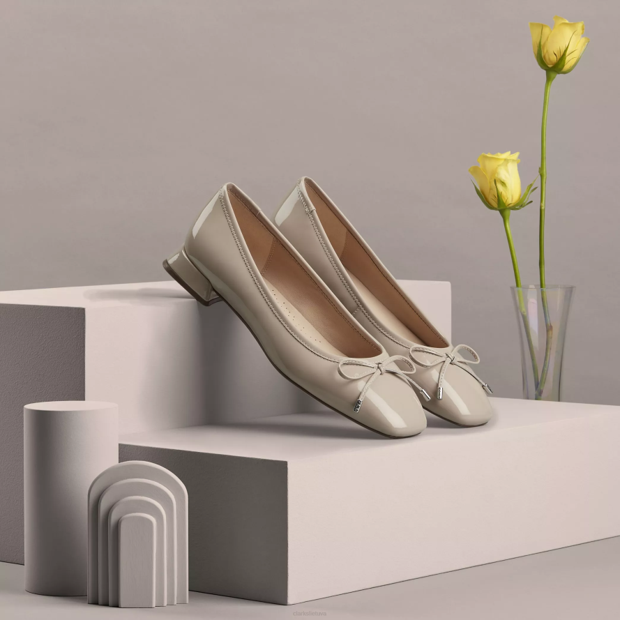 Clarks ubree 15 žingsnių H2XV258 smėlio patentas