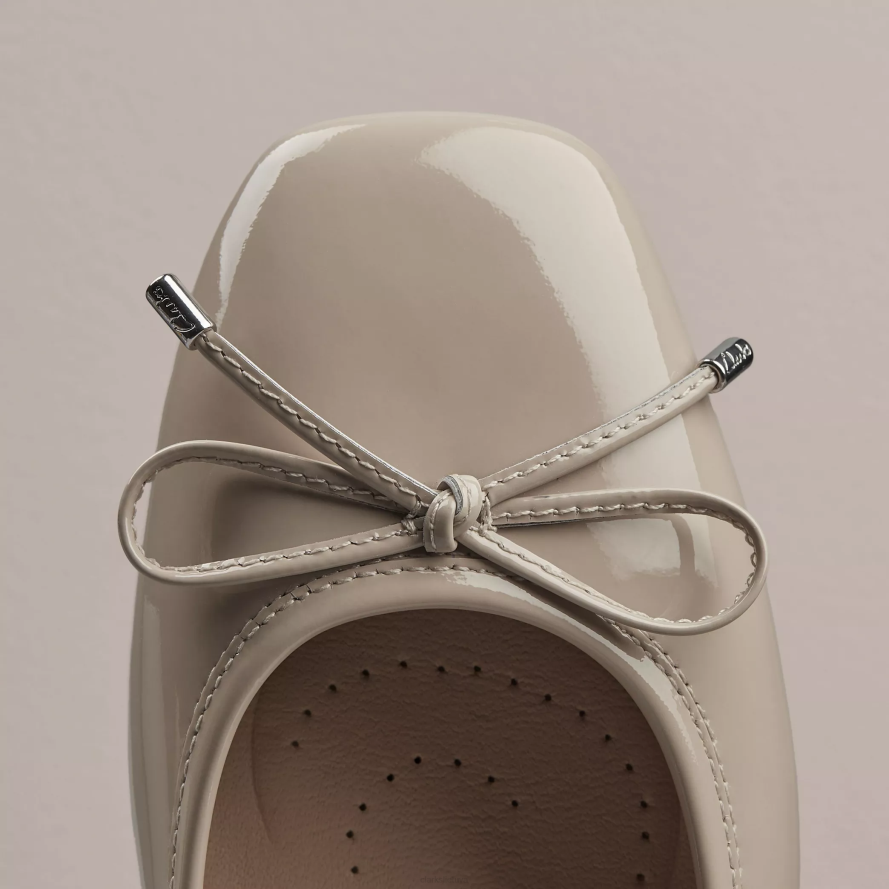 Clarks ubree 15 žingsnių H2XV258 smėlio patentas