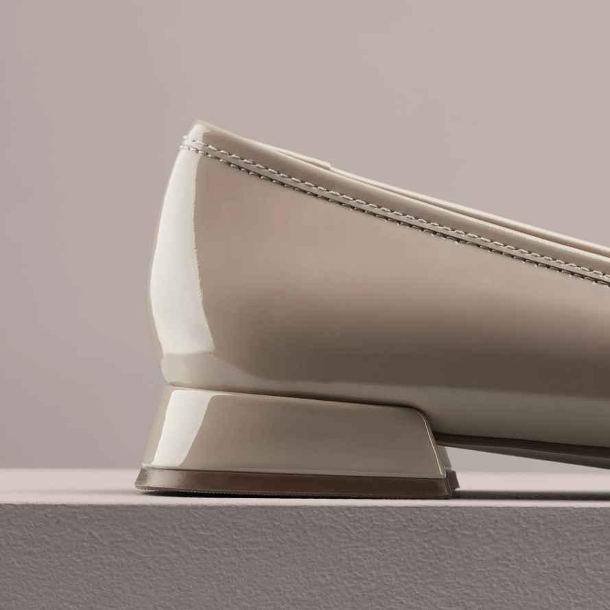 Clarks ubree 15 žingsnių H2XV258 smėlio patentas