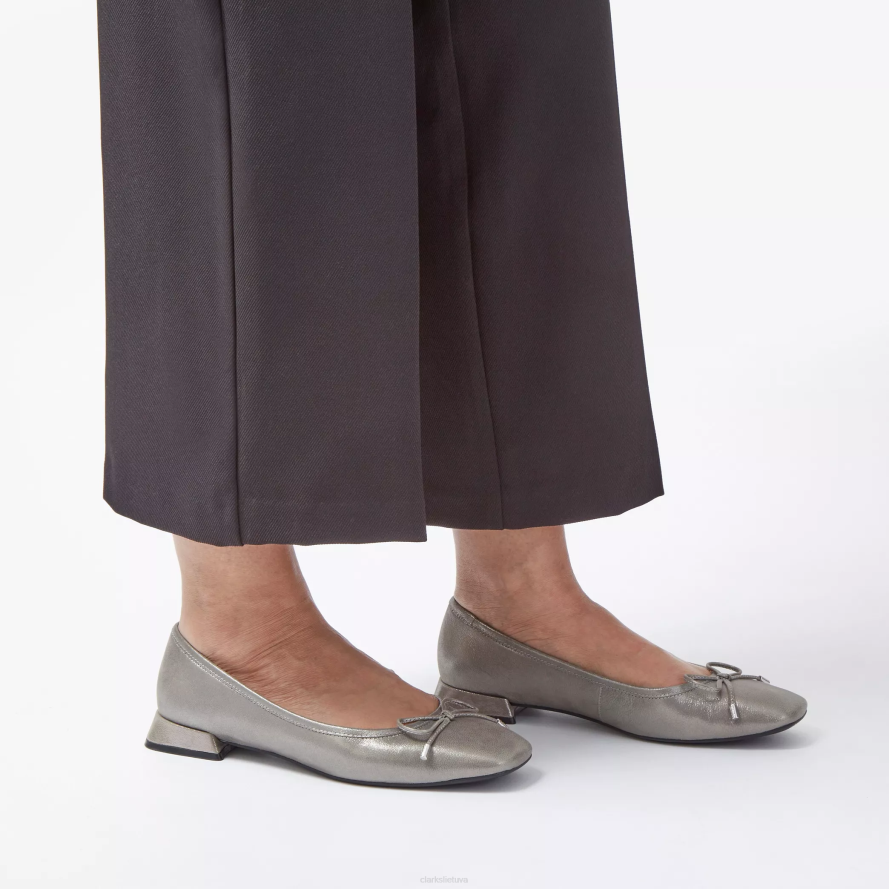 Clarks ubree 15 žingsnių H2XV303 metalinė oda