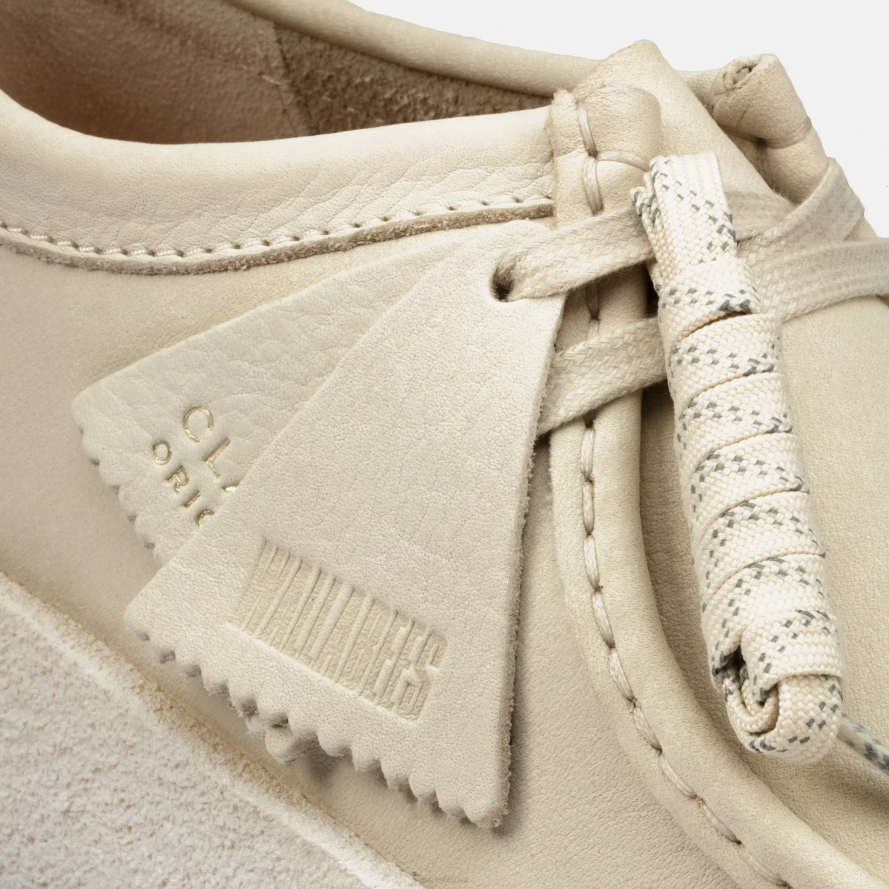 Clarks Wallabee puodelis H2XV680 baltas nubukas